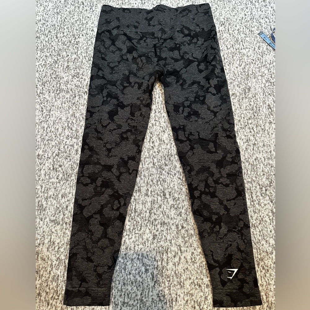 Womens Gymshark Camo black/grey leggings. Rouched No size tag. Note logos.
